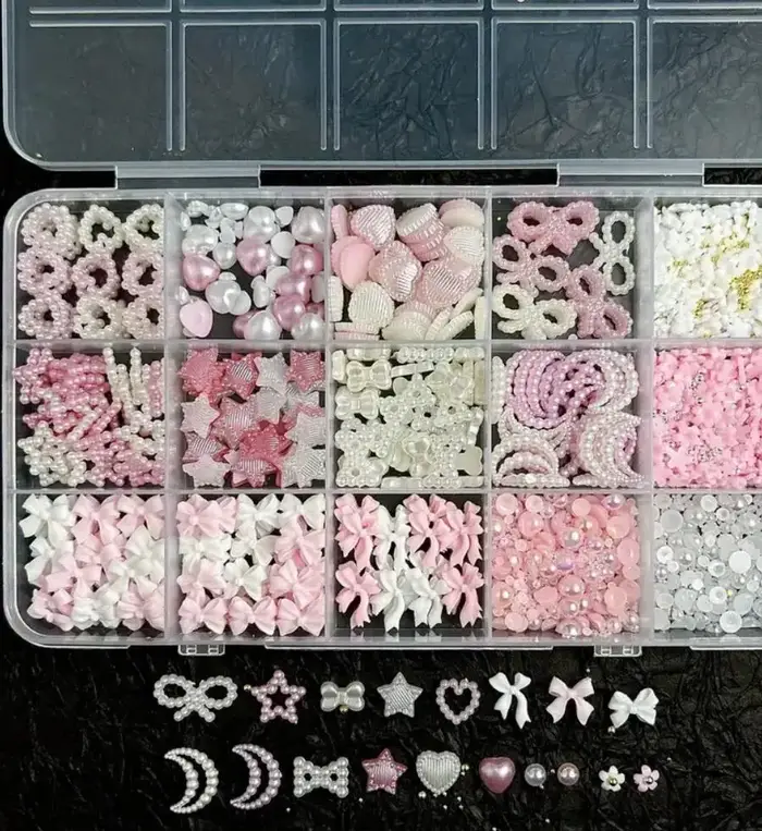 Boîte de breloques pour ongles, mélange de perles, nœud papillon/étoile/lune, ruban en résine/fleur