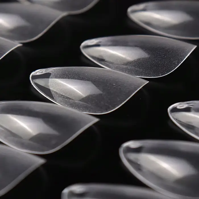 Pointes d'ongles courtes en amande pour gel souple