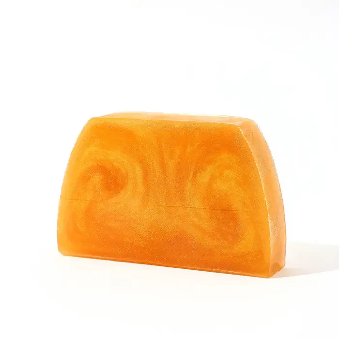 Savon huiles essentielles dorées fait à la main