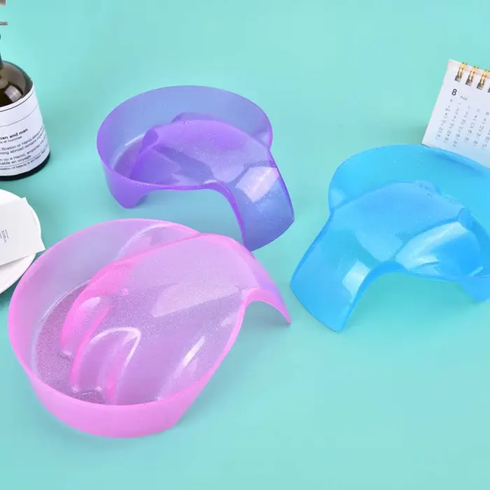 Filles de lavage des mains pour manucure professionnelle