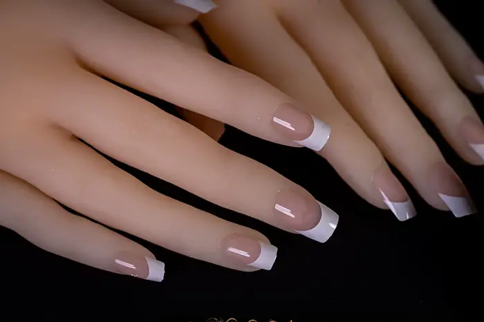 Mannequin en silicone pour la pratique des ongles