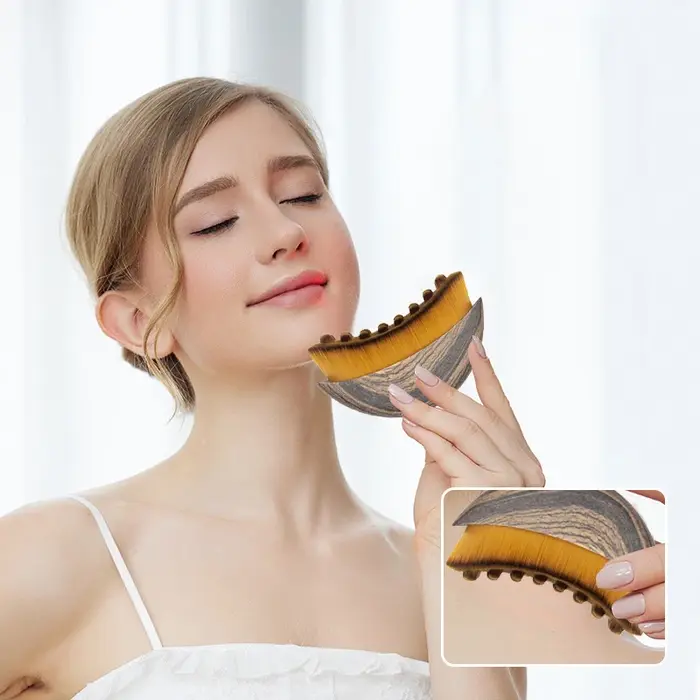 Brosse pour le visage à contour lymphatique
