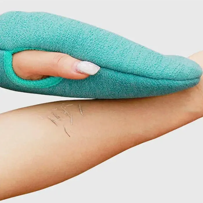 Gants exfoliants pour peaux mortes