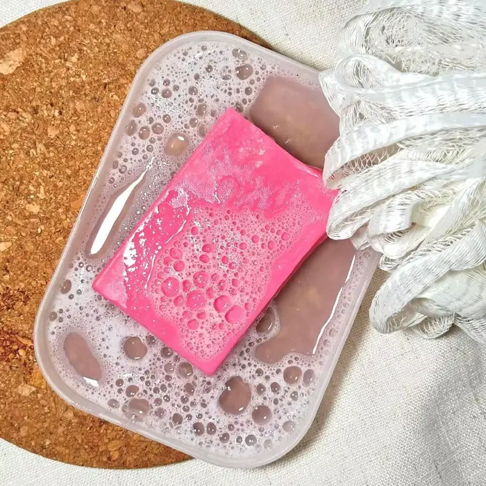 Savon à l'huile essentielle pur fait à la main-lavage rafraîchissant du visage et du corps