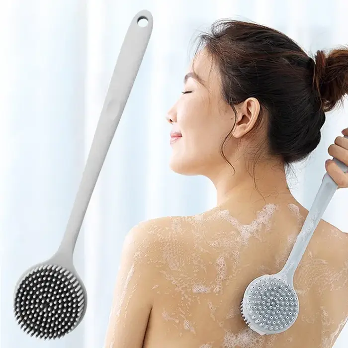 Brosse de douche exfoliante en silicone souple avec poignée pour le dos