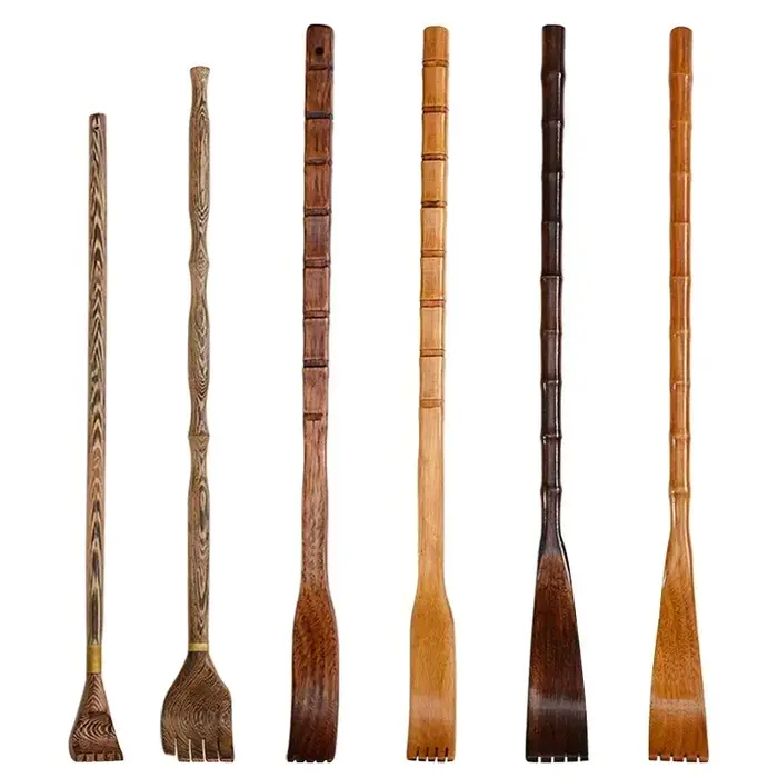 Gratte-dos en bois à Long manche