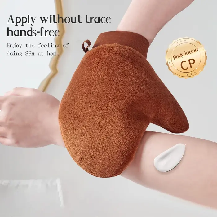 Gant auto-bronzant pour le nettoyage du corps