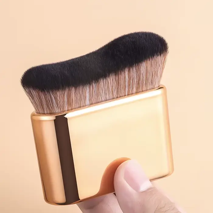Pinceau de maquillage pour le contour du bronzage