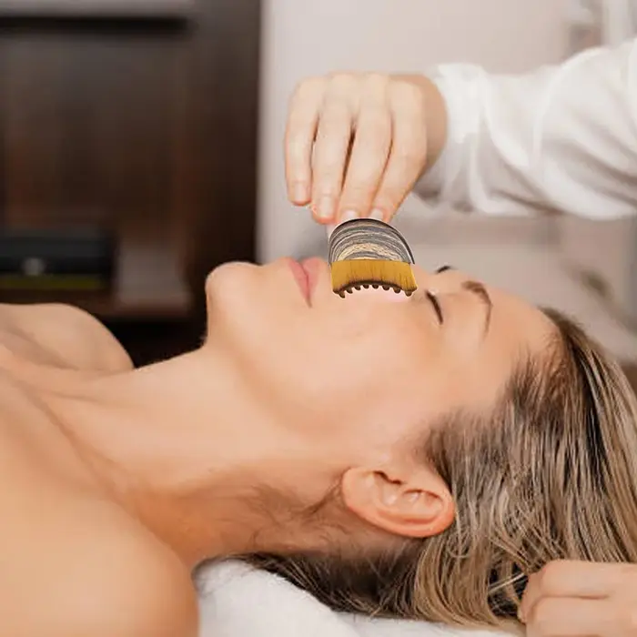 Brosse pour le visage à contour lymphatique