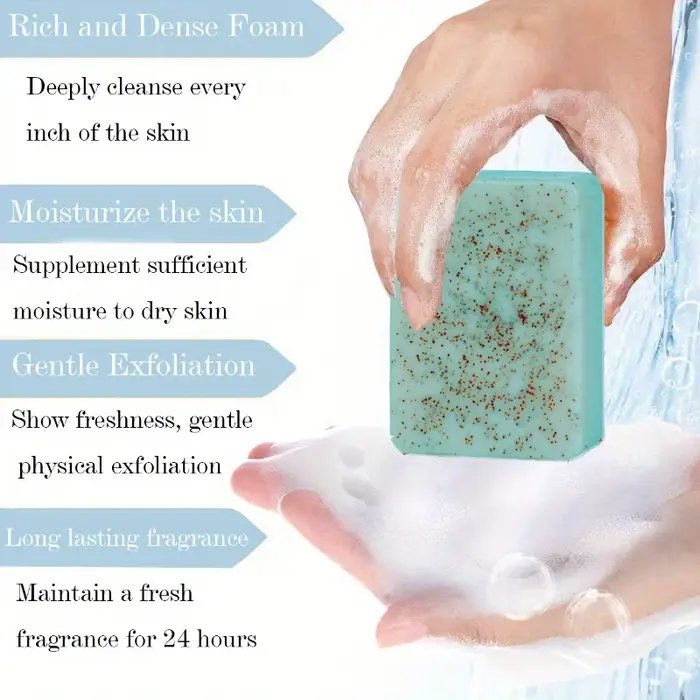 Le savon exfoliant aux algues est riche en vitamine E. Il contient de l'huile d'olive
