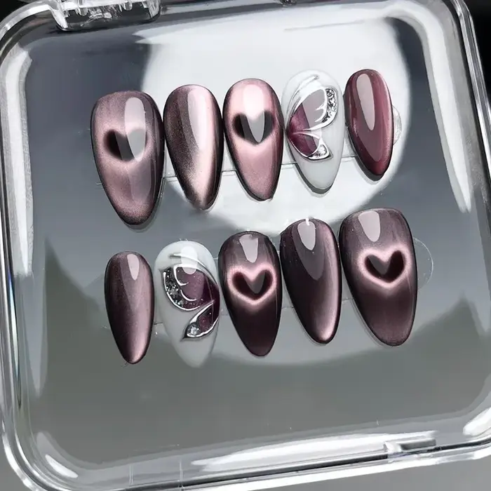 24 faux ongles à presser, motif nœud fraise, courts, en amande, rouge, avec perles et étoiles, pour