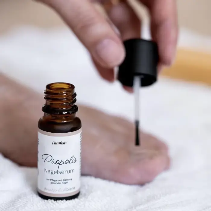 Huile d'arbre à thé pour les soins des ongles