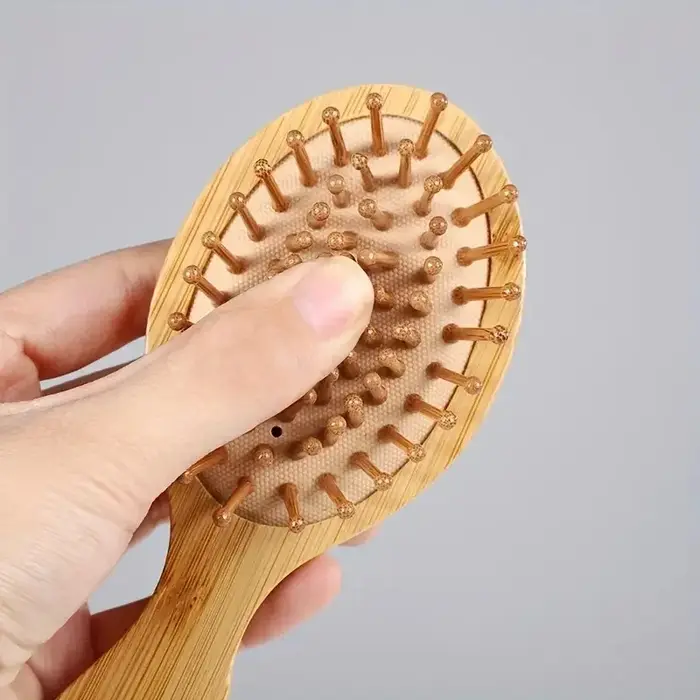 Peigne à coussin d'air en bois de bambou avec poils de Massage