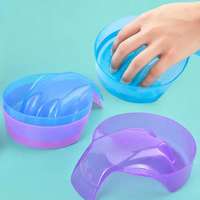 Filles de lavage des mains pour manucure professionnelle