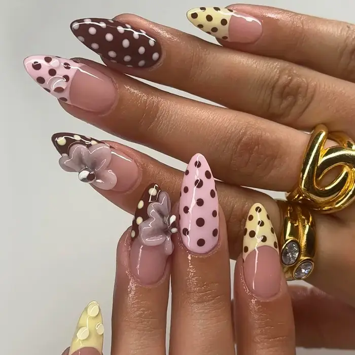 24 faux ongles roses en amande à presser