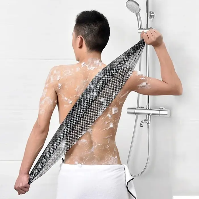 Serviette à friction pour prendre une douche