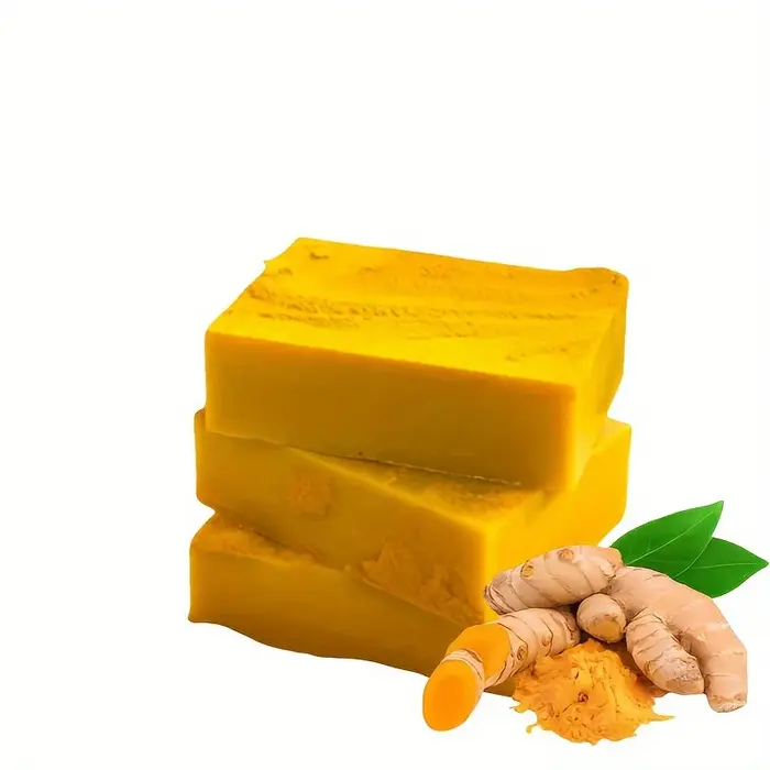 Savon gommage fait à la main à l'acide kojique au curcuma