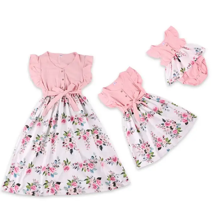 Mère fille Macthing robes famille ensemble fleur maman