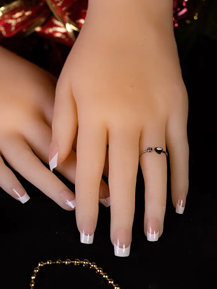 Mannequin en silicone pour la pratique des ongles