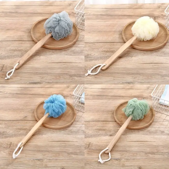 Brosse de bain avec manche en bois