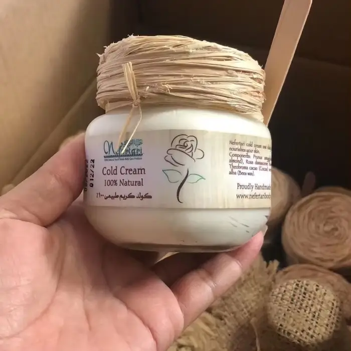 Crème froide naturelle Nefertari hydratante, nourrissante, adoucissante et éclaircissante pour la pe