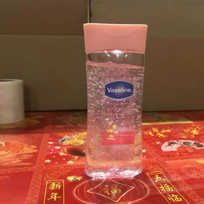 Lotion corporelle éclaircissante Vaseline UV Extra avec GLUTA-HYA