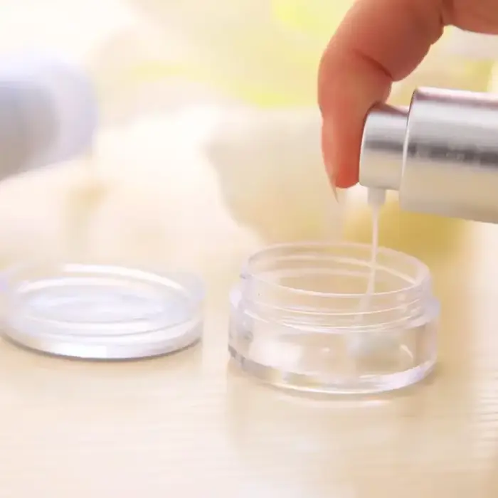 Pot de crème transparente pour échantillons