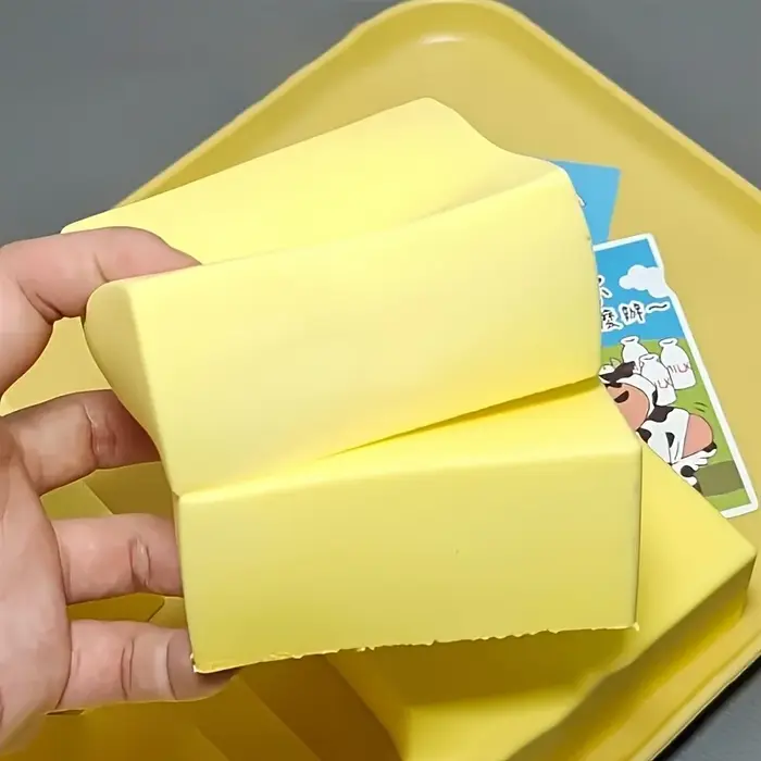 Briques de lait moelleuses pour le plaisir du pétrissage