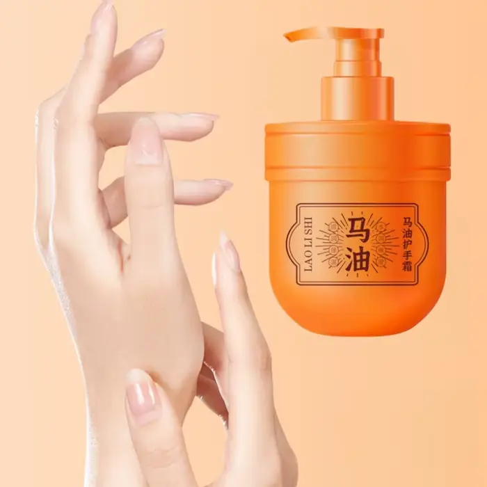 Crème pour les mains à l'huile de cheval, texture légère et crémeuse, facile à appliquer et à absorber, procure une sensation hydratante et confortable sur la peau, non grasse, contient des ingrédient