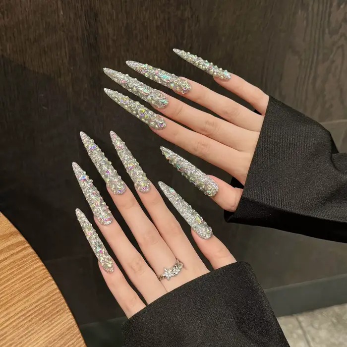 10 pièces Super Long Stiletto faux ongles conseils lumière de luxe à la main plein Flash diamant pre