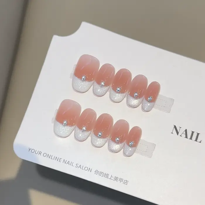 Faux ongles roses dégradés faits à la main