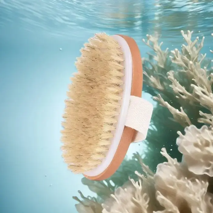 Brosse exfoliante en bois pour le corps