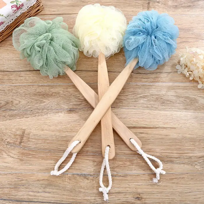 Brosse de bain avec manche en bois