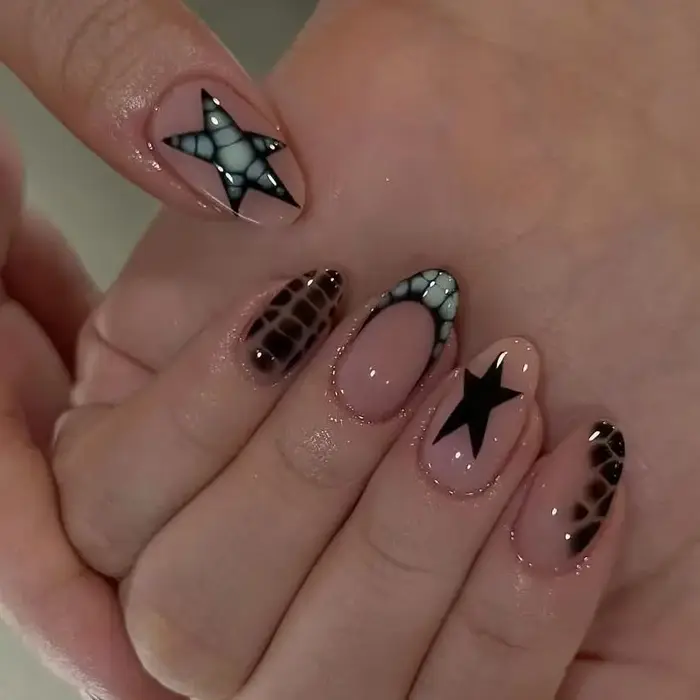 Faux ongles ovales courts et bleus