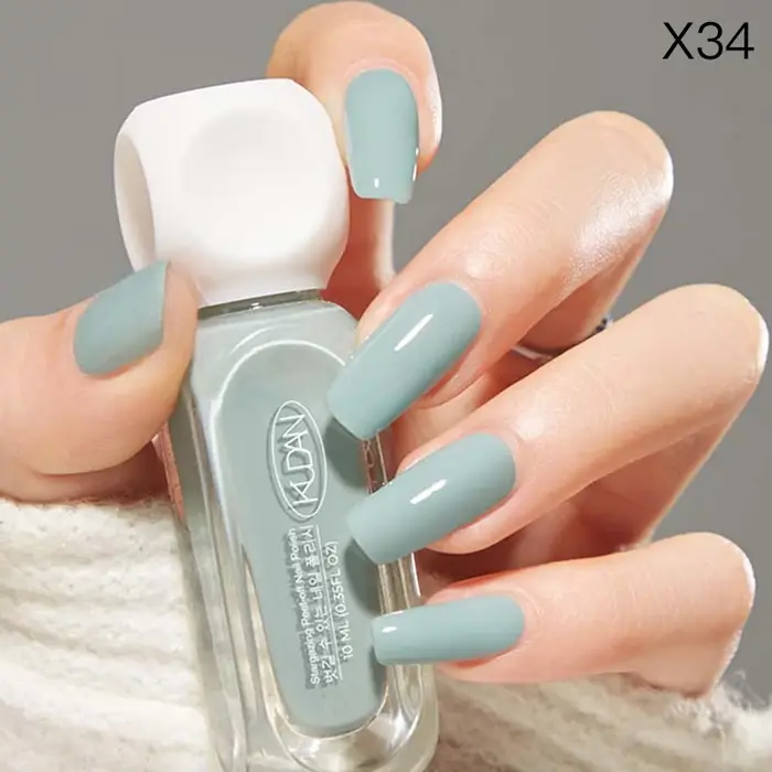 Vernis à ongles coloré à base d'eau